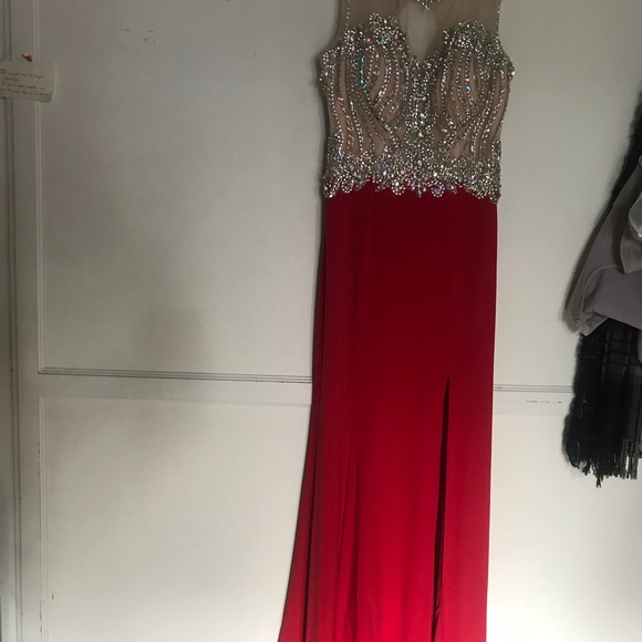 Prom dress  (red) *NEEDS TO GO* - Picture 5 of 8